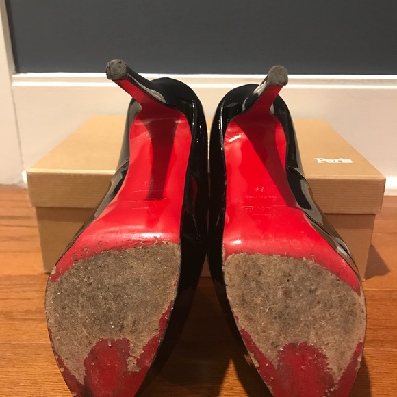 Christian Louboutin:  Black patent pumps - Picture 5 of 7